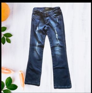 Do Denim ripped blue jeans 5 button back pockets